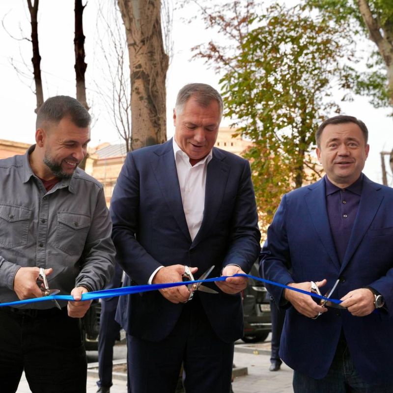 В Мариуполе открылся новый флагманский офис ПСБ — крупнейшее и самое высокотехнологичное отделение банка в Донецкой Народной Республике, говорится в сообщении банка