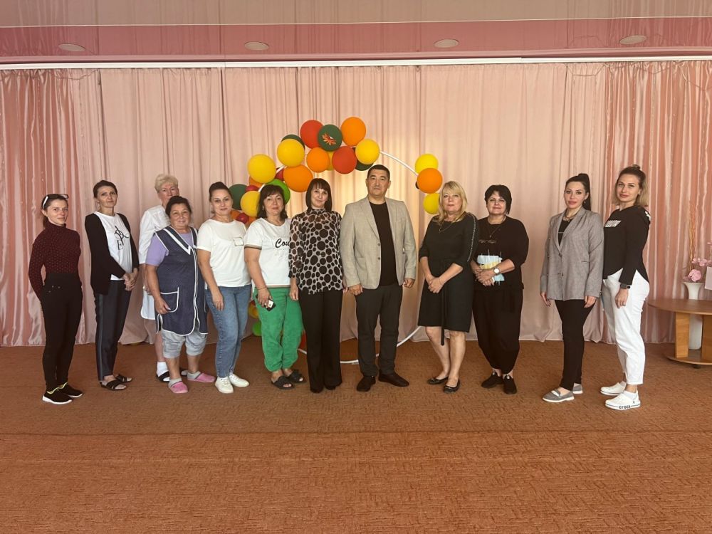 В Херсонской области "Единая Россия" поздравила работников детских садов с Всероссийским днем воспитателя