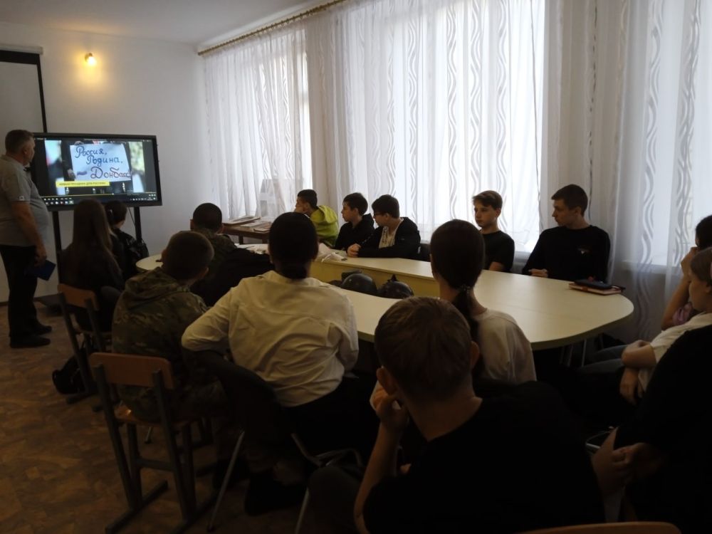 Александр Дудка: В Скадовской школе № 3» прошла встреча старшеклассников, приуроченная ко Дню воссоединения