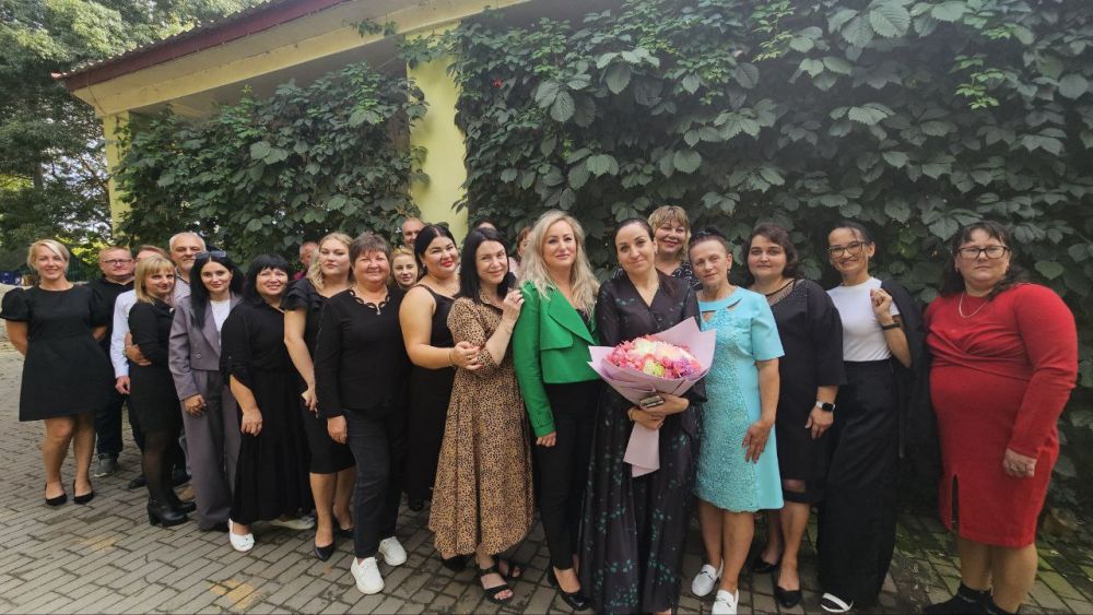 Александр Дудка: Представители Администрации Скадовского муниципального округа поздравили преподавателей с наступающим праздником