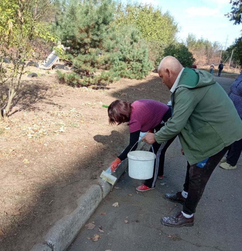 В Таврийске Новокаховского городского округа коммунальщики выполнили работы по благоустройству
