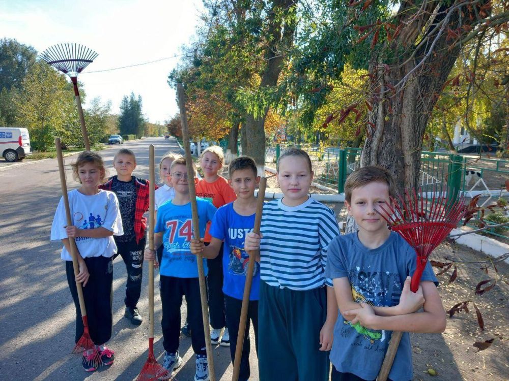 Александр Дудка: Воспитанники Приморской школы провели «трудовой десант» на сельском кладбище