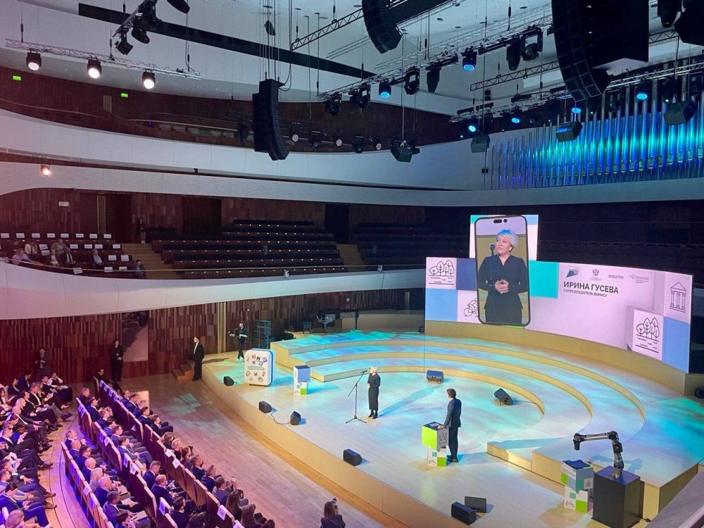 Сопредседатели ВАРМСУ - Губернатор ХМАО (Югры) Руслан Кухарук и Ирина Гусева - принимают участие в торжественном закрытии образовательной программы ВЭБ.РФ и МШУ Сколково «Гостеприимные города»