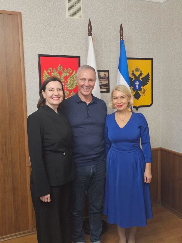 16 октября на экране кинотеатра “Россия”, в Геническе, состоялась премьера документального фильма режиссёра Веры Соколовой “По праву молодости”, посвященного детям и молодёжи Донецкой народной республики