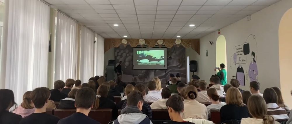 Александр Дудка: Для учеников старших классов Скадовской школы №1 провели «Урок мужества», посвященный героям нашего времени