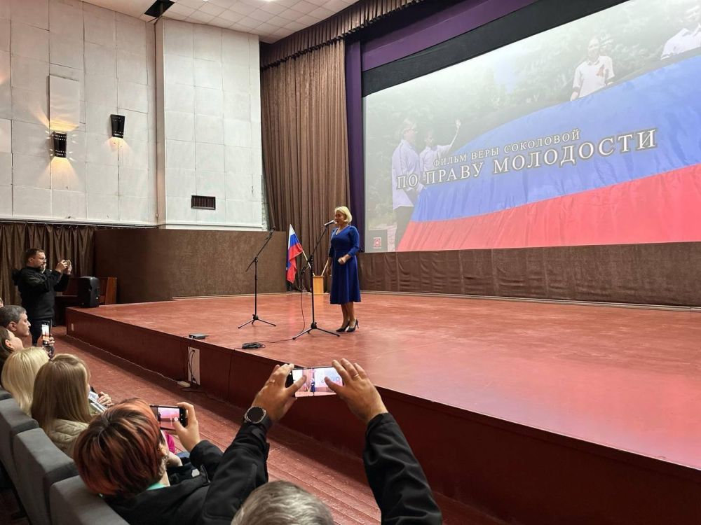 В Геническе прошел премьерный показ фильма "По праву молодости"