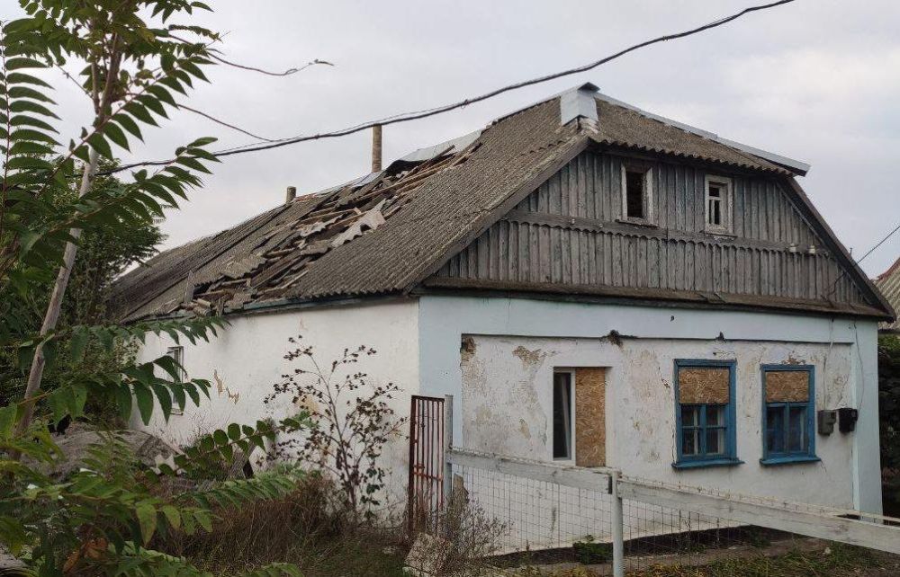 Владимир Сальдо: Вчера из-за обстрелов противника сильные повреждения получили три частных дома в пгт