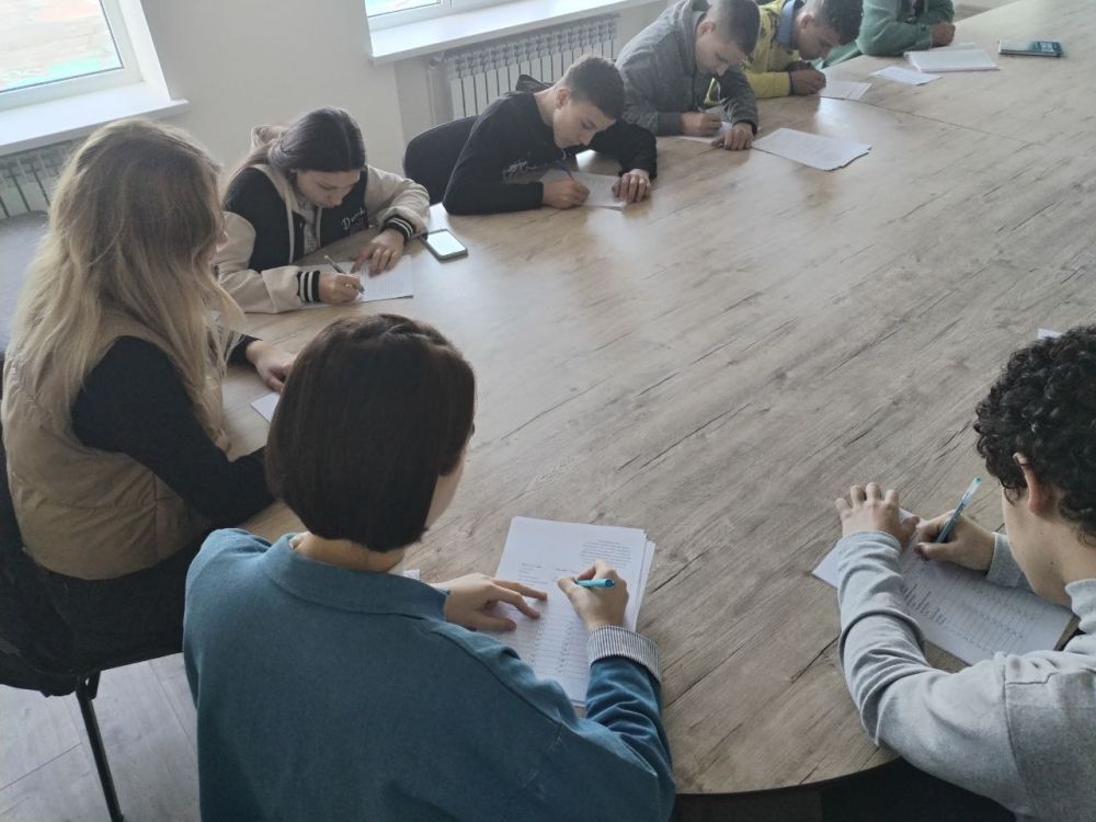 Александр Дудка: Учащиеся школы села Красное приняли участие в интернет-викторине «Что я знаю о выборах?»