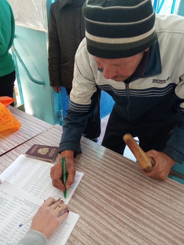 Александр Дудка: В территориальном управлении Лазурное выдали гуманитарную помощь