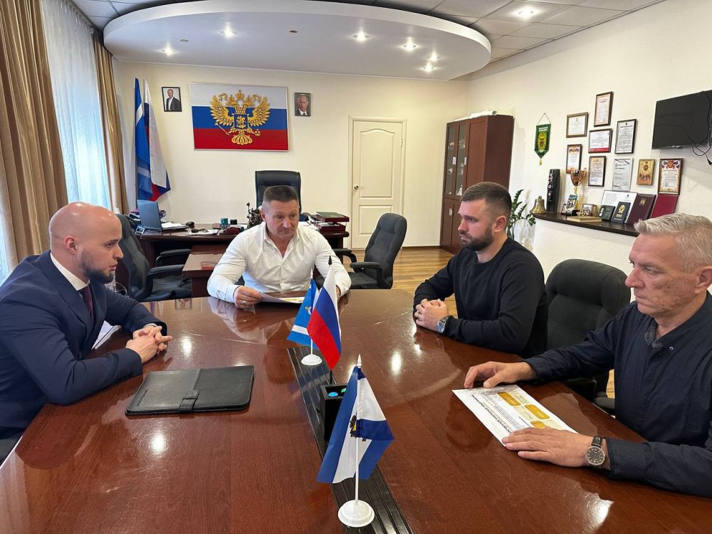 Александр Дудка: На рабочей встрече с заместителем директора ГУП "Херсонская зерновая компания" обсудили ряд важных для округа вопросов