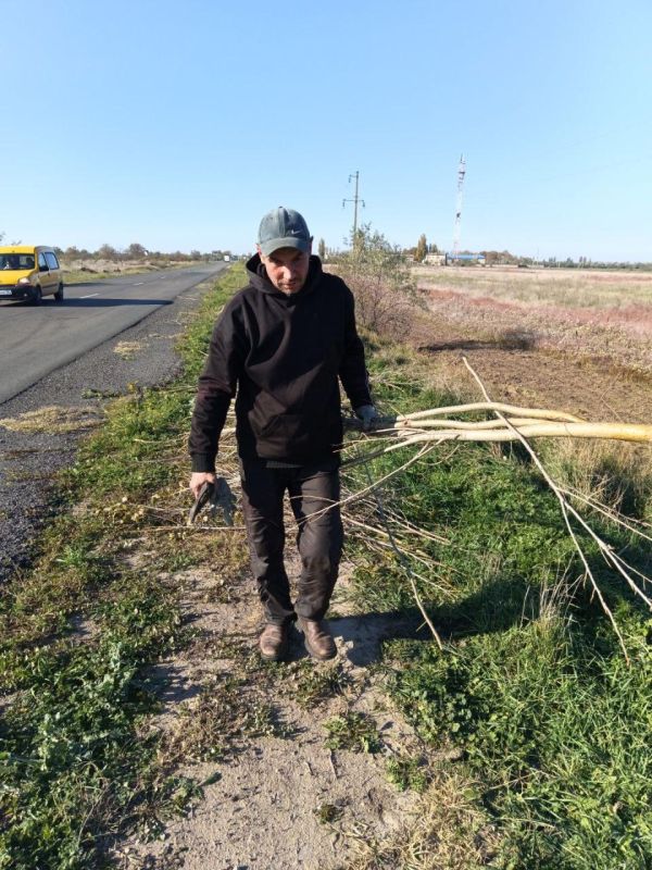 Осенняя уборка территории пгт Лазурное