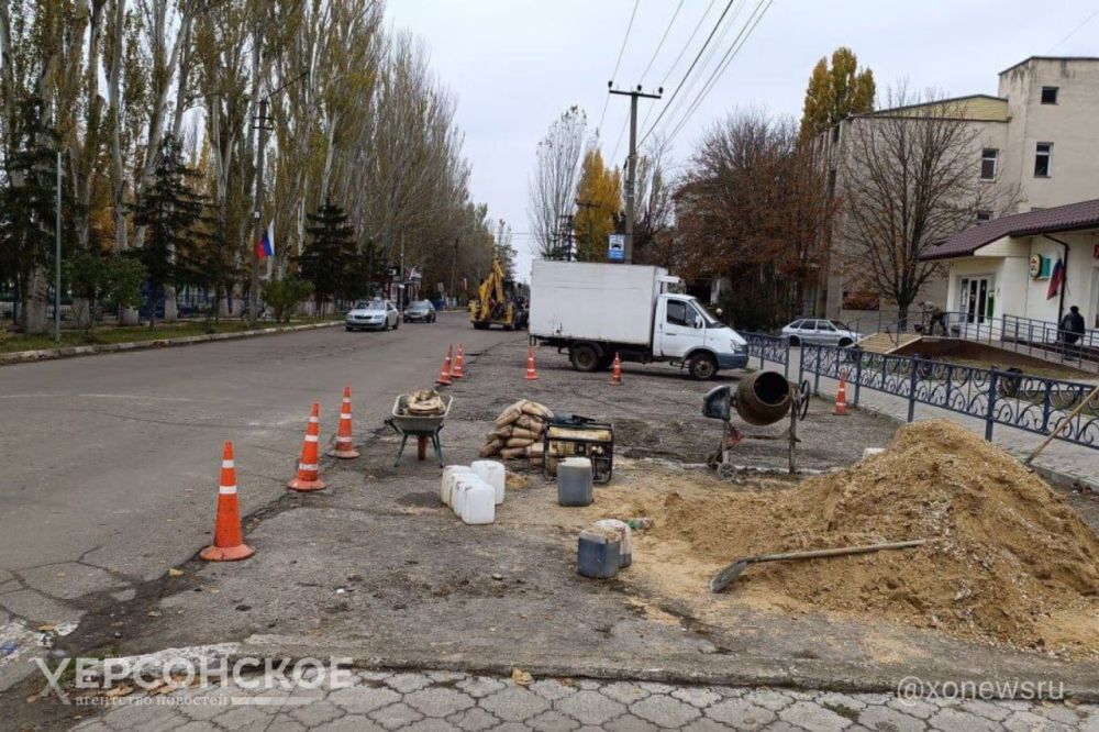 В Скадовске ремонтируют дорогу у школы №1