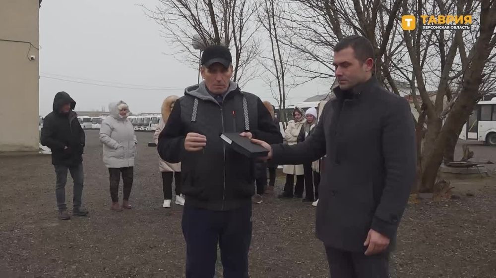 По поручению губернатора Владимира Сальдо Херсонская областная филармония получила новый автобус