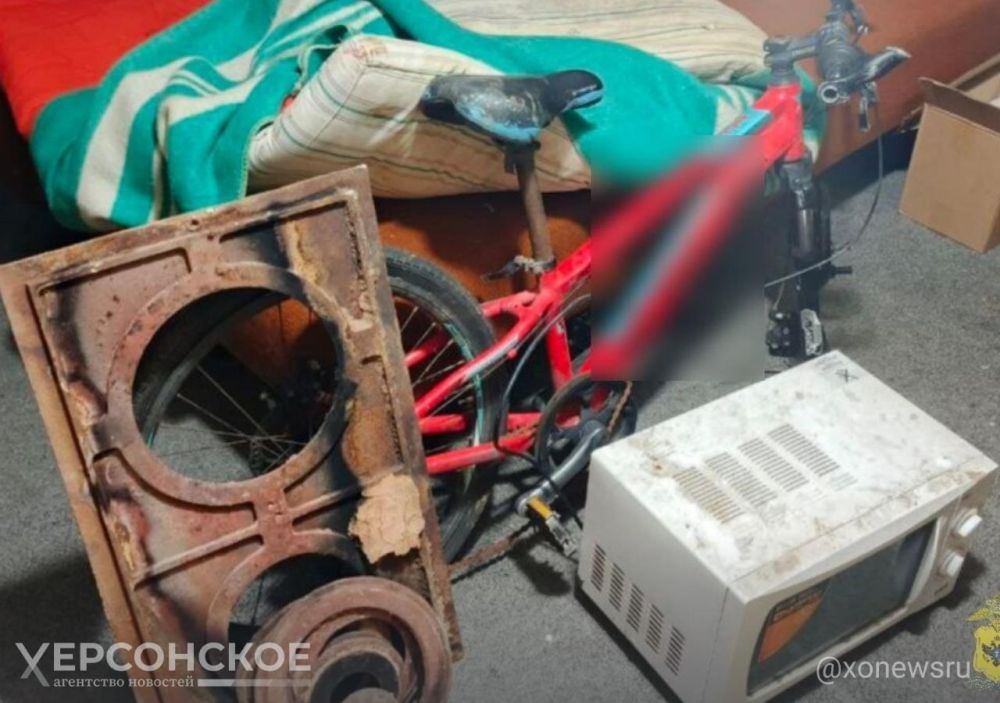 Велосипеды, плита и зернодробилка