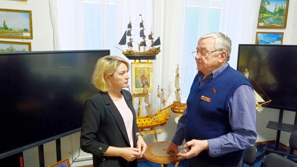 В Скадовском историко-краеведческом музее прошёл Урок мужества, который собрал учеников кадетского класса школы № 3. В мероприятии принял участие ветеран военно-воздушных сил Виктор Кимович Болотов