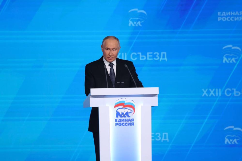 Константин Басюк: Съезд Единой России. Большой дружной командой от Херсонщины, вместе с Губернотором области Владимиром Сальдо, коллегой-сенатором от региона Игорем Кастюкевичем, депутатом, членом фракции Единой России...