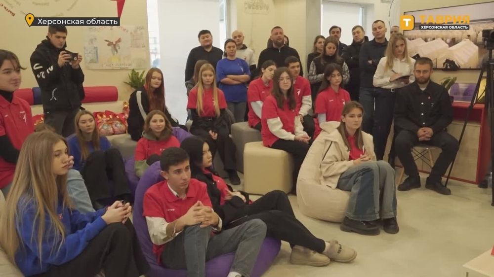 Первый замруководителя Администрации Президента РФ Сергей Кириенко встретился с активистами Движения Первых в Херсоне