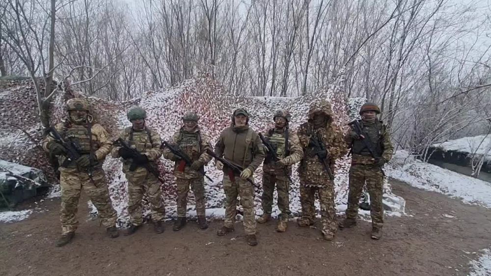 Рамиль Замалетдинов: Получаю поздравления от военнослужащих, с линии боевого соприкосновения, очень ценно! Вы те, кто на службе, не смотря на числа в календаре! Спасибо за работу братья - «Скорпионы» , приближаем Победу!