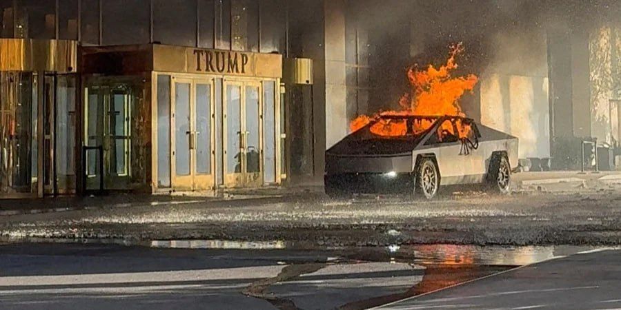 ������������� � ������� ���������� Tesla Cybertruck ����� ����� Trump International � ���-������, ������� ����� ��� ����� ������������ ������� �������, � ������� ������� � ������������, ���������� � ������������� ���������...