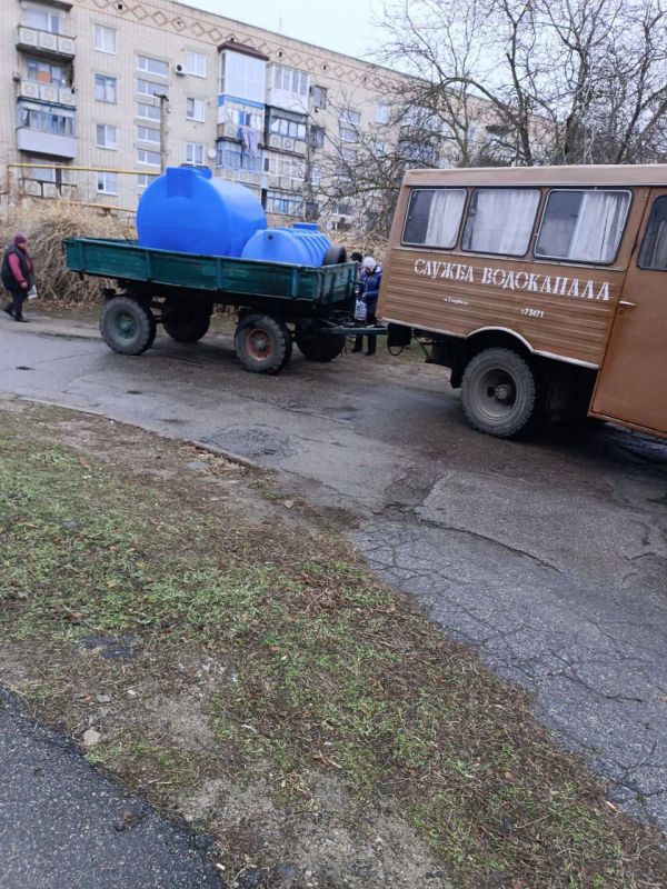 Заправка питьевой водой резервуаров для подвоза воды населению города Таврийск