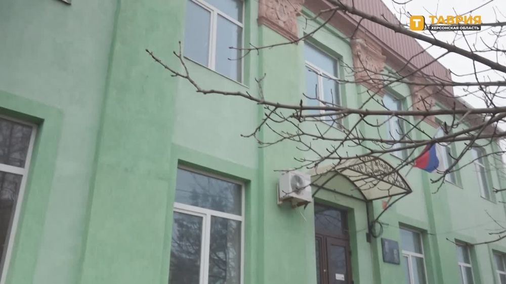 В Генической школе искусств представители шеф-региона Краснодарского края проводят капитальный ремонт