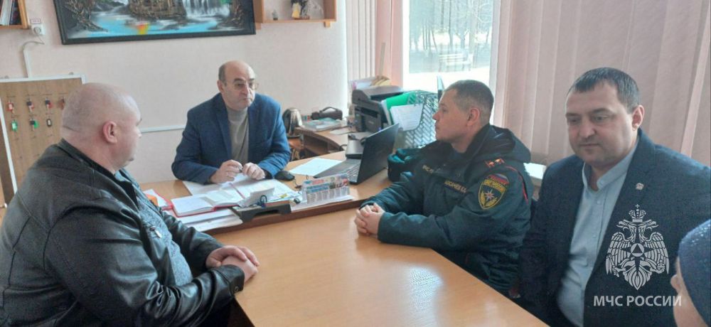 В Лазурном обсудили безопасность учеников