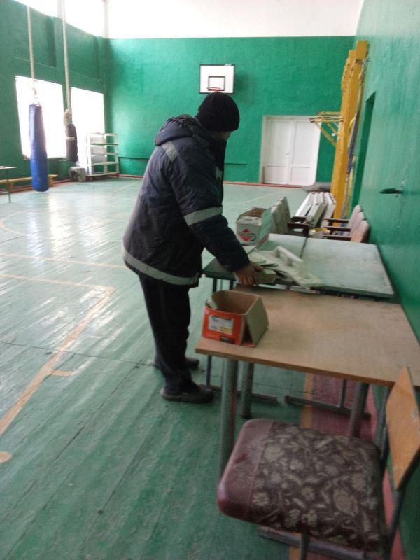 Специалисты из Псковской области привели в порядок здание гимназии в пгт