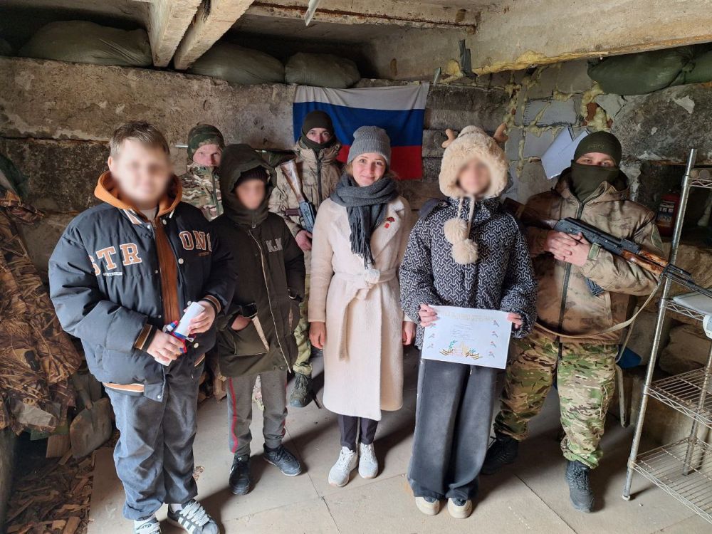 Поздравление защитникам Родины от учащихся Лазурненской школы