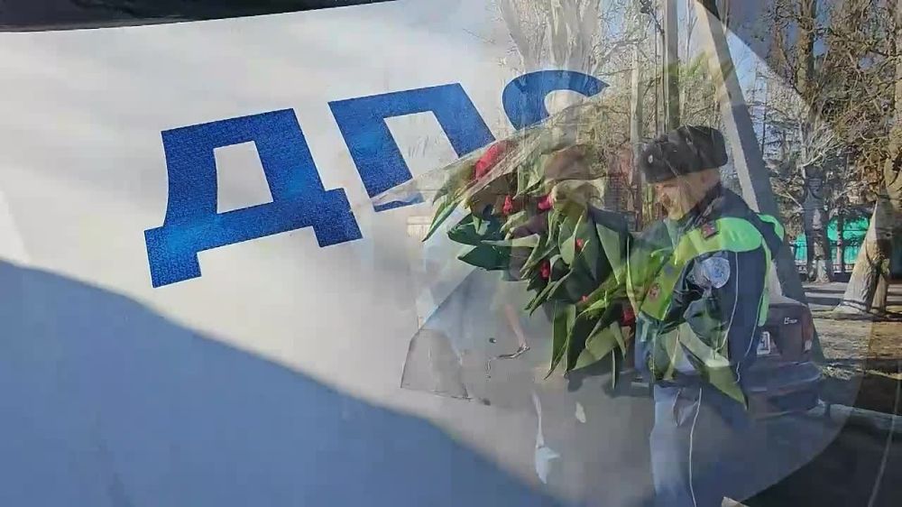 В Скадовском округе состоялась Всероссийская акция "Цветы для автоледи" накануне 8 Марта