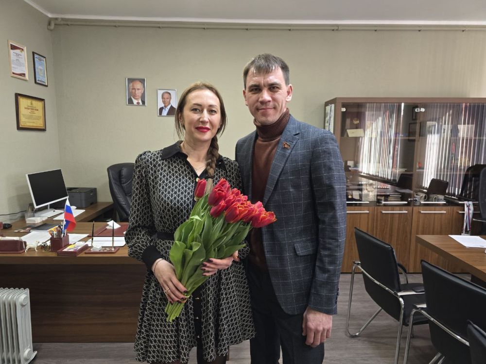 Рамиль Замалетдинов: В преддверии международного женского дня, поздравил трудовые коллективы и прекрасных дам на улицах города!