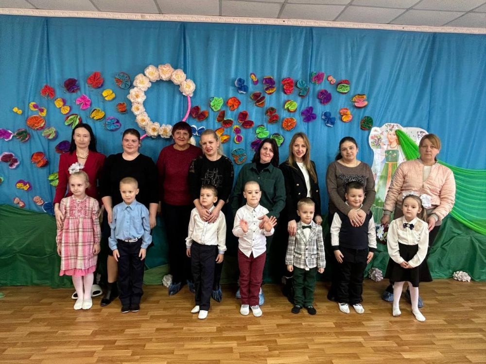8 Марта в детском саду пгт Лазурное
