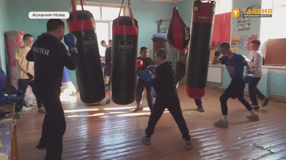 Тренер по боксу Асканийской спортивной школы более 30 лет воспитывает юных мастеров спорта