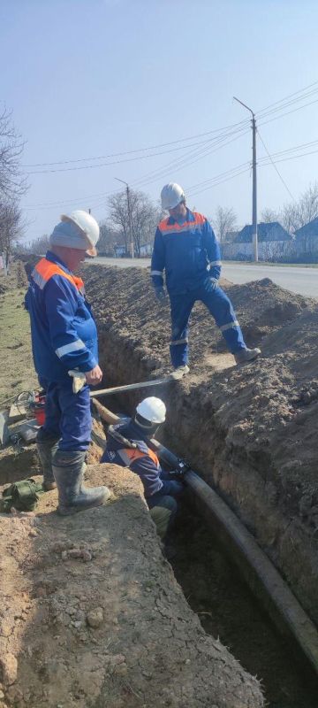 Рязанцы продолжают монтировать новый водопровод в Павловке