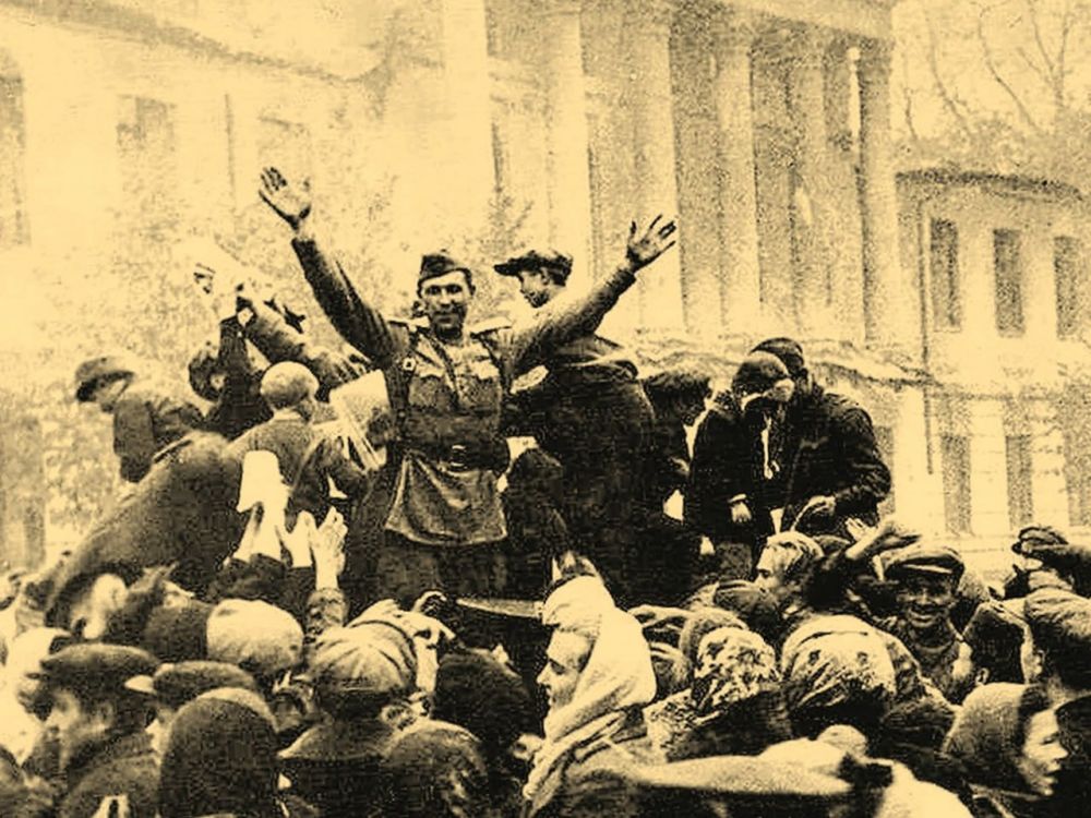 13 марта 1944 года в ходе Березнеговато-Снигиревской наступательной операции, соединениями 3-го Украинского фронта, под командованием маршала Малиновского, от немецко-фашистских захватчиков был освобожден город Херсон