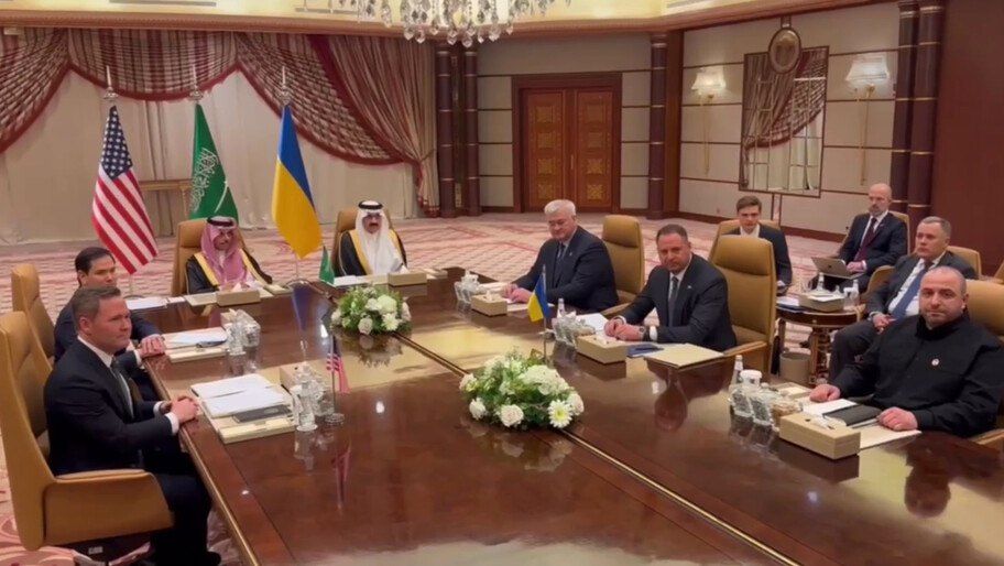 Кремль и МИД РФ прокомментировали итоге встречи в Джидде по украинскому кризису