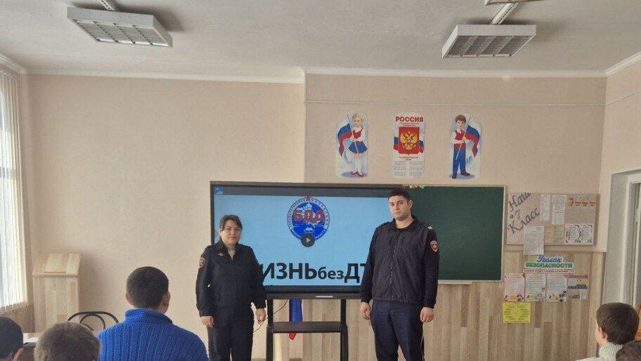 Молодежи села Догмаровка напомнили о правилах дорожного движения