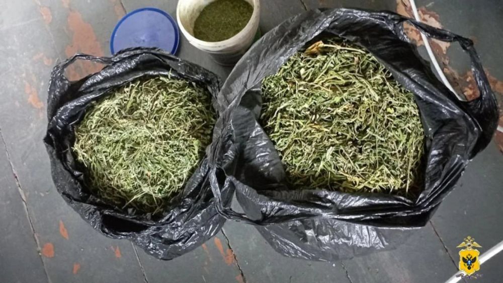 Полицейские изъяли у 35-летнего жителя Малокаховки 1,5 кг марихуаны