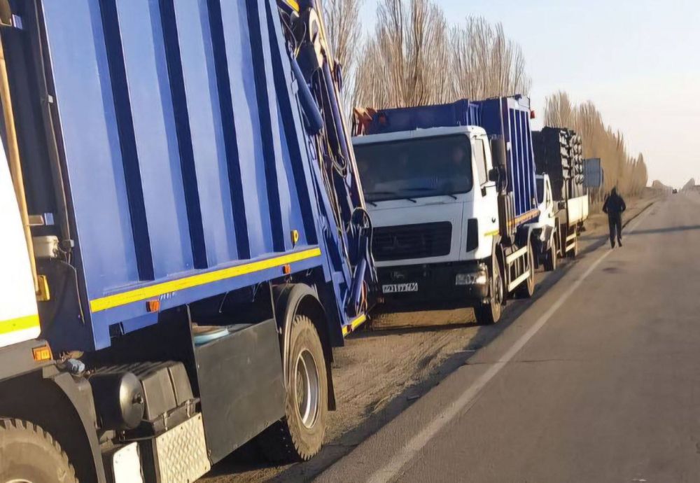 В Новокаховском округе продолжается установка новых контейнеров для твердых коммунальных отходов