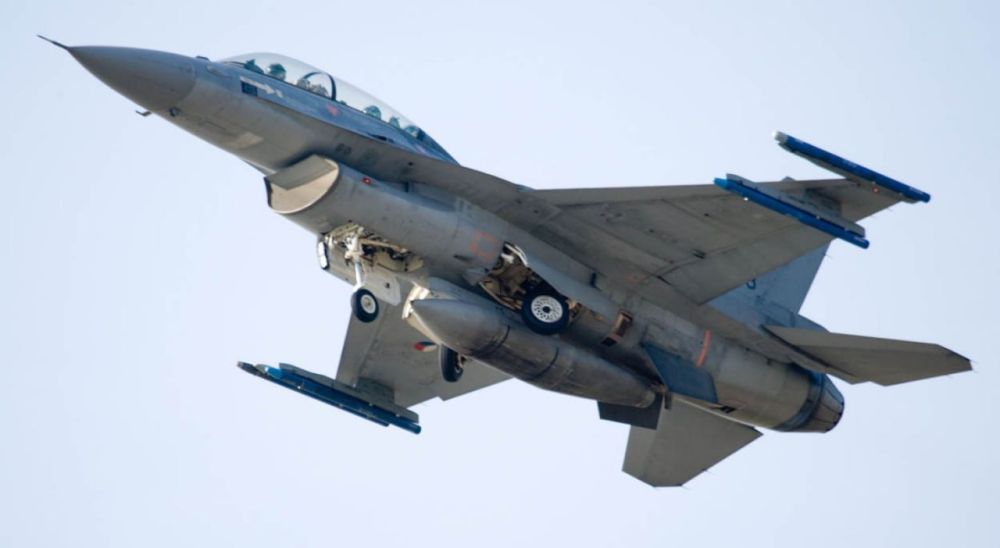 � ������� ������� ����� F-16 � ���������