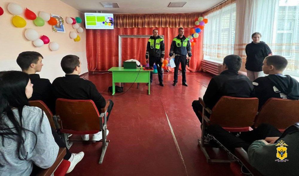 Полицейские рассказали об особенностях службы Госавтоинспекции школьникам двух округов