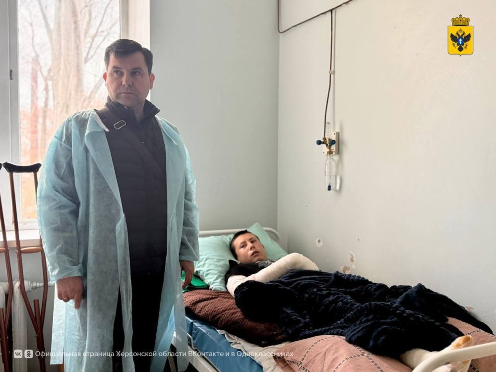 Заместитель председателя Правительства Херсонской области навестил подростка, пострадавшего от дрона ВСУ