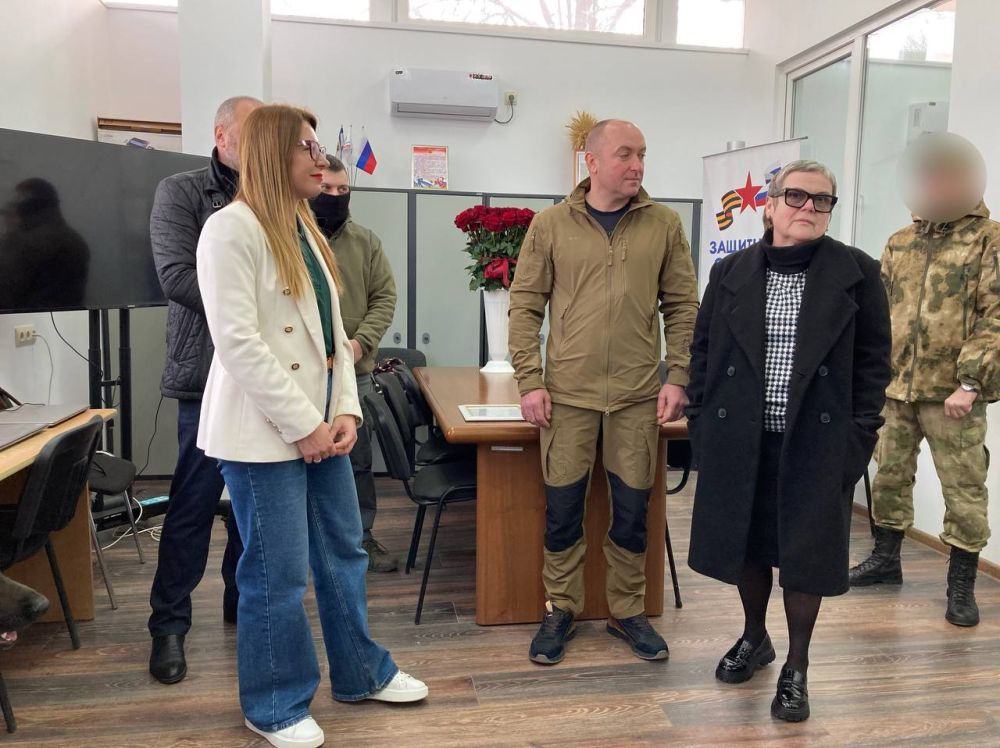 Активисты КСВО и депутат областной думы передали маскировочные сети военнослужащим Херсонского направления