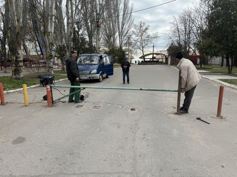 Скадовск: Оперативный ремонт шлагбаумов по просьбе жителей