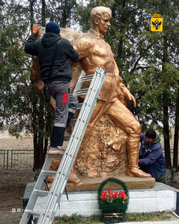 В Алешкинском округе восстанавливают мемориалы и памятники, посвященные Великой Отечественной войне