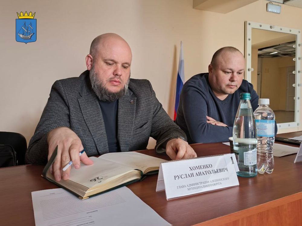 Глава Алешкинского округа Руслан Хоменко совместно с заместителями провел личный прием граждан