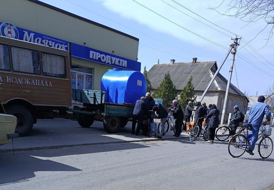 В Таврийске продолжается выдача питьевой воды жителям города
