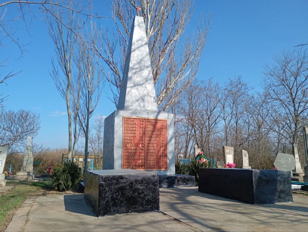 Александр Дудка: Память жива: благоустройство памятников в Скадовском округе