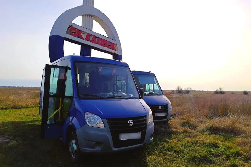 Скадовскому округу передали два автобуса для доставки гумпомощи