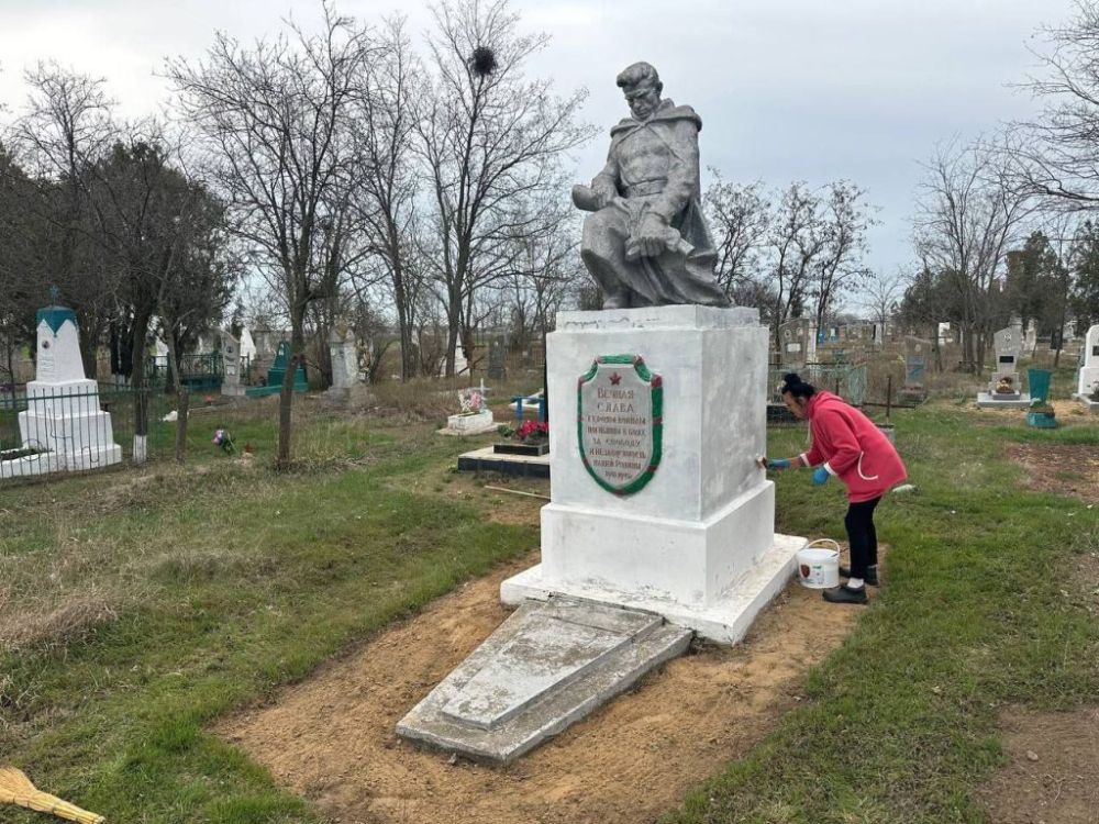 В селе Широкое к 80-летию Победы провели субботник на территории мемориальных памятников