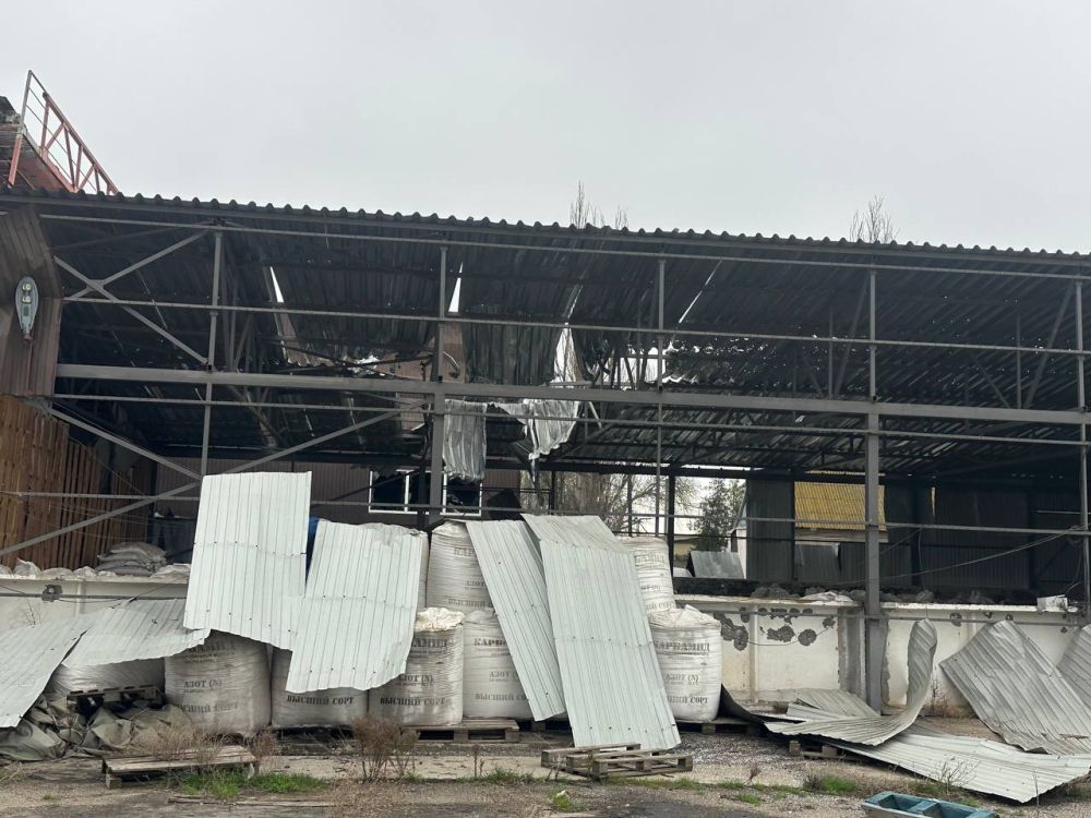 Кадры последствий ударов украинских боевиков по Новокаховскому округу